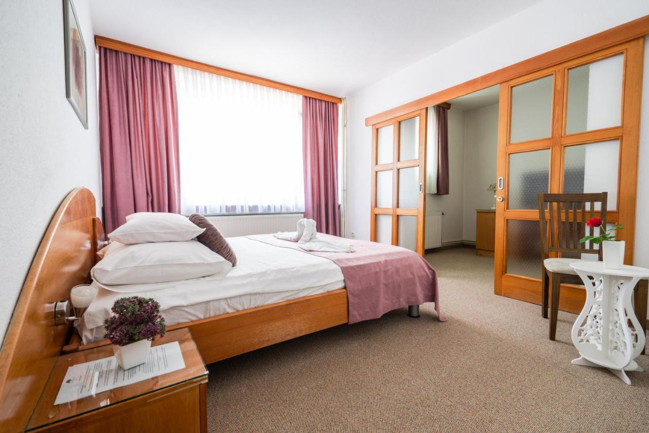 Park Hotel Bihać Екстериор снимка
