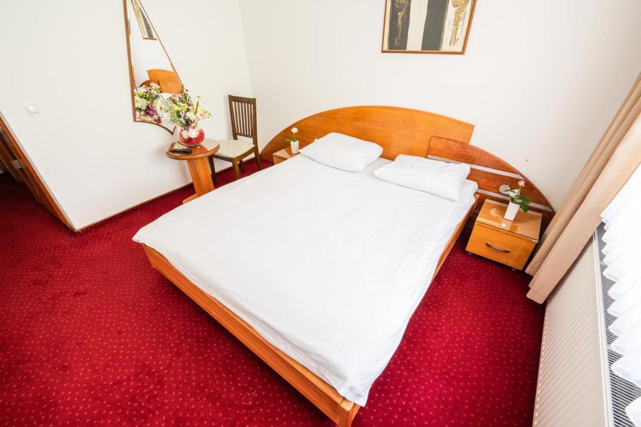 Park Hotel Bihać Екстериор снимка