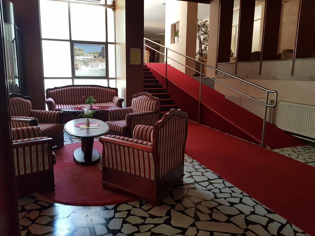 Park Hotel Bihać Екстериор снимка