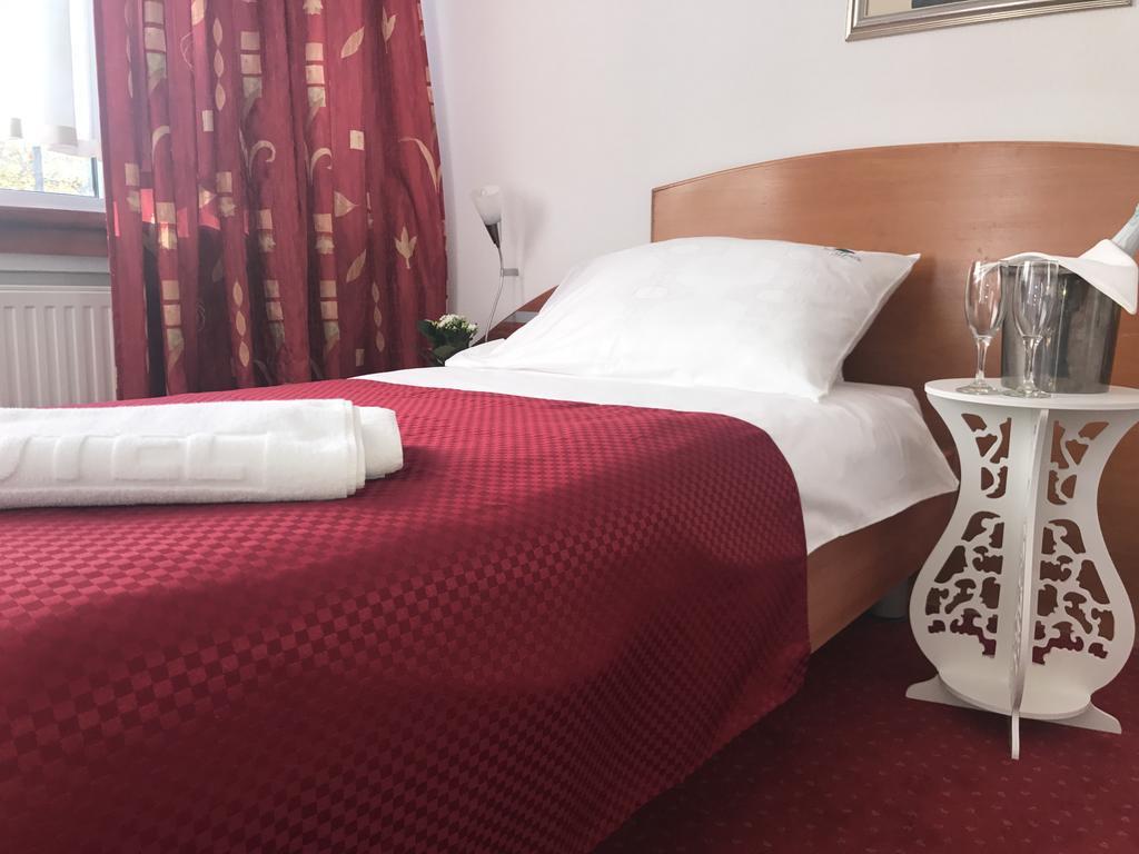 Park Hotel Bihać Екстериор снимка