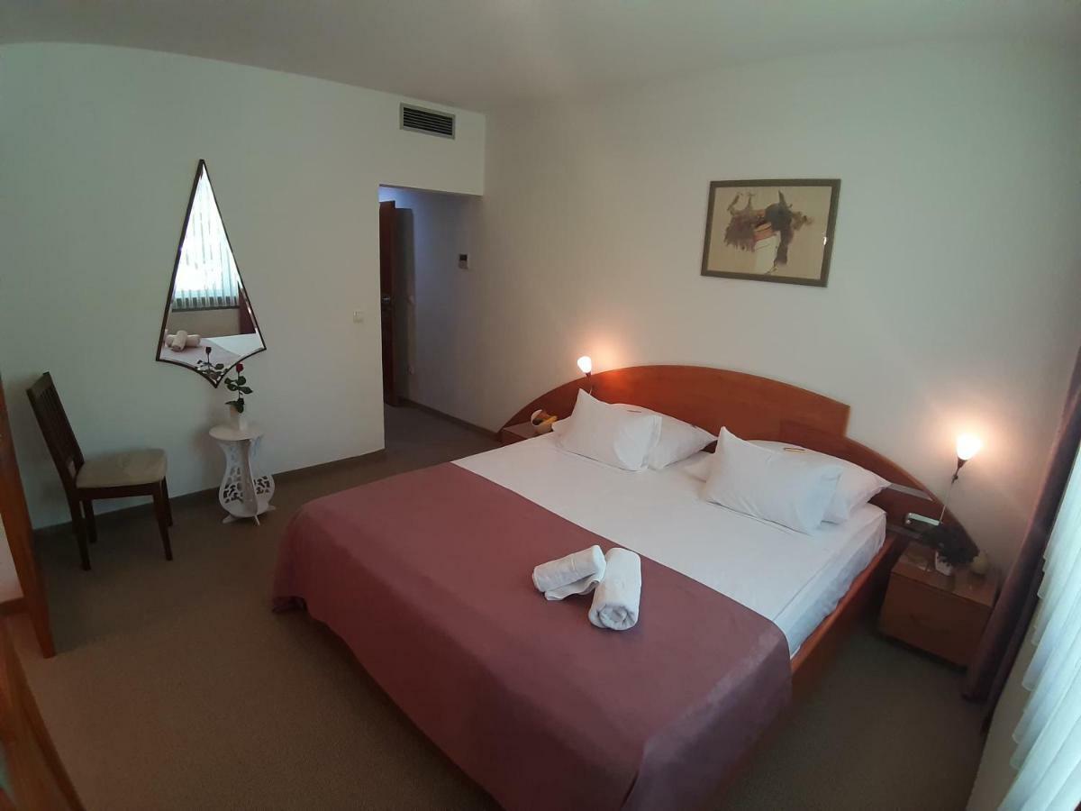 Park Hotel Bihać Екстериор снимка