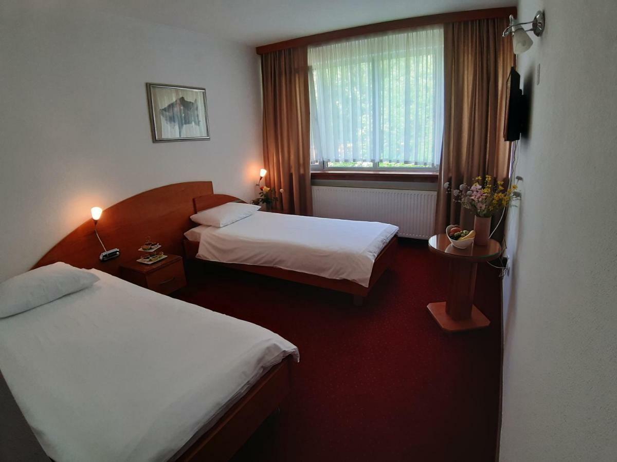 Park Hotel Bihać Екстериор снимка